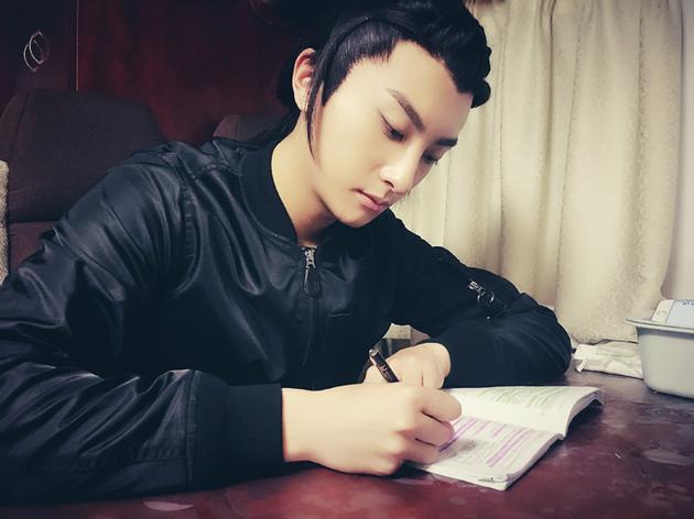 《莽荒纪》拍摄中牛骏峰被爆剧本翻到烂