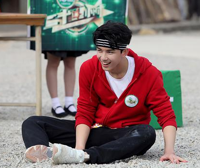 吴磊跑瘫两摄像大张伟逆转局势靠口才