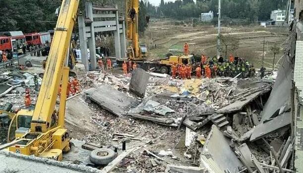 温州民房倒塌现场救出五名被困人员 均无生命体征