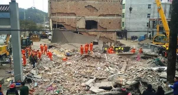 温州民房倒塌现场救出五名被困人员 均无生命体征