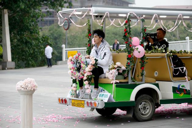 《二十四小时》吴磊火力全开跑瘫摄像师
