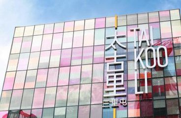 三里屯鞋贩子:雇大爷大妈排队买鞋转卖加价数百元