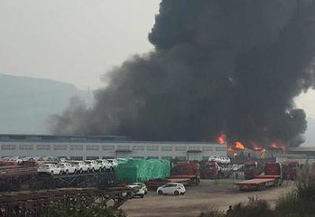 重庆物流园货场起火