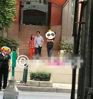 “第一狗仔”卓伟被偷拍疑是带妻泰国做试管婴儿
