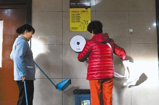 天坛公园回应厕纸被"打包"问题:不会取消免费厕纸