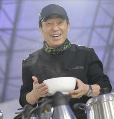 做导演行做饭也超棒!张艺谋下厨奉上正宗臊子面