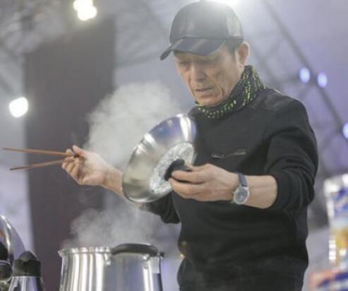 做导演行做饭也超棒!张艺谋下厨奉上正宗臊子面