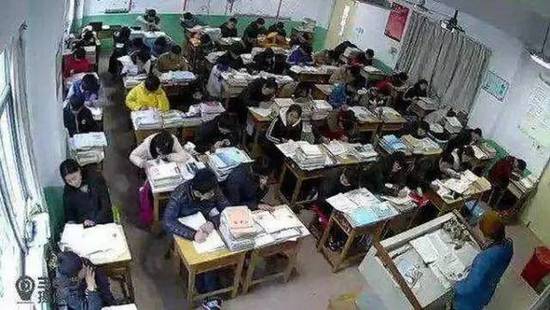 孩子的一举一动都被网络直播到底好不好?