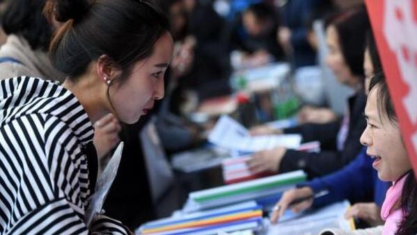 媒体:中国"95后"大学生走向职场选择回乡就业多