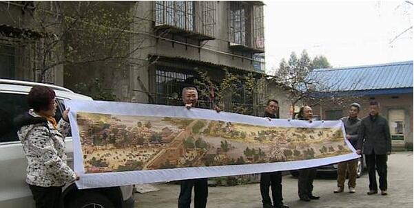 老夫妻花5年绣出《清明上河图》用断40多根针