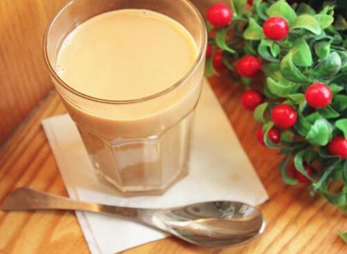 新疆塔县地震受灾群众:有奶茶喝有抓饭吃