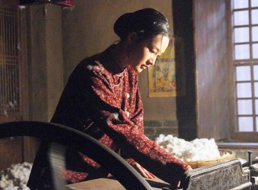 李沁《白鹿原》体验生活纺线织布全素颜上阵