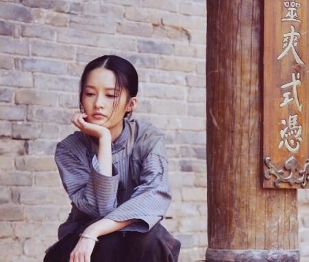 李沁《白鹿原》体验生活纺线织布全素颜上阵