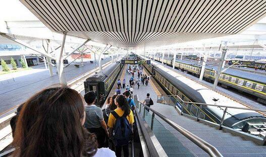 端午小长假首日全国铁路客流达到1210万人次