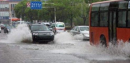 暴雨袭击福建中北部厦漳泉等5市有暴雨或大暴雨