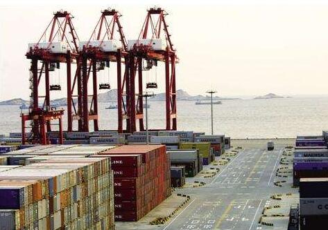 中国今年前5个月货物贸易进出口总值达10.76万亿
