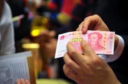 今年7省市提高最低工资标准三地超2000元大关