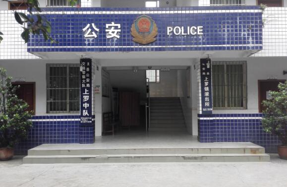 记者走基层：热血铸忠诚