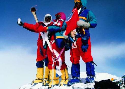 西藏登山队庆祝登顶14座8000米以上高峰10周年