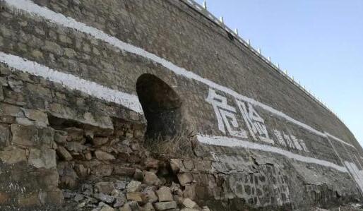 陕西花4000万修河堤质量不合格现裂缝8人被立案