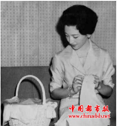 传津渊美智子是蒋纬国生母
