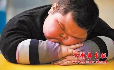 4岁胖墩睡梦去世 引起大人对小孩肥胖问题的注意