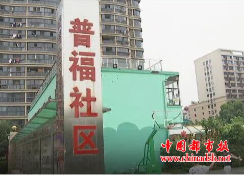 打篮球被抓成花脸 被广场舞大妈抓脸 冲突背后原因到底是什么?