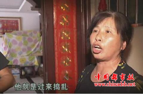 打篮球被抓成花脸 被广场舞大妈抓脸 冲突背后原因到底是什么?