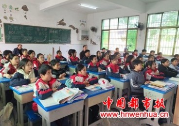 ���ϳ�������������ѧУ�쵼��������Ͻ��ѧУ    ��չ��ѧ�ӵ��롰У԰�͡�ר���